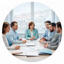 Profesional de coordinación reunido con un equipo de atención pública en Santander
